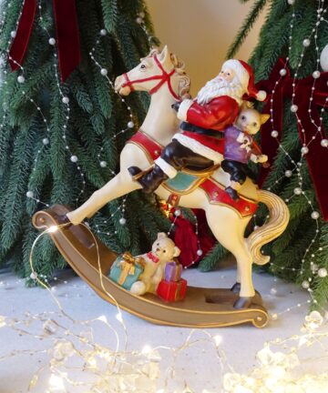 figurka-swiateczna-mikolaj-na-koniku-bujanym-z-kotkiem-i-misiem-ozdoba-bozonarodzeniowa-z-zywicy