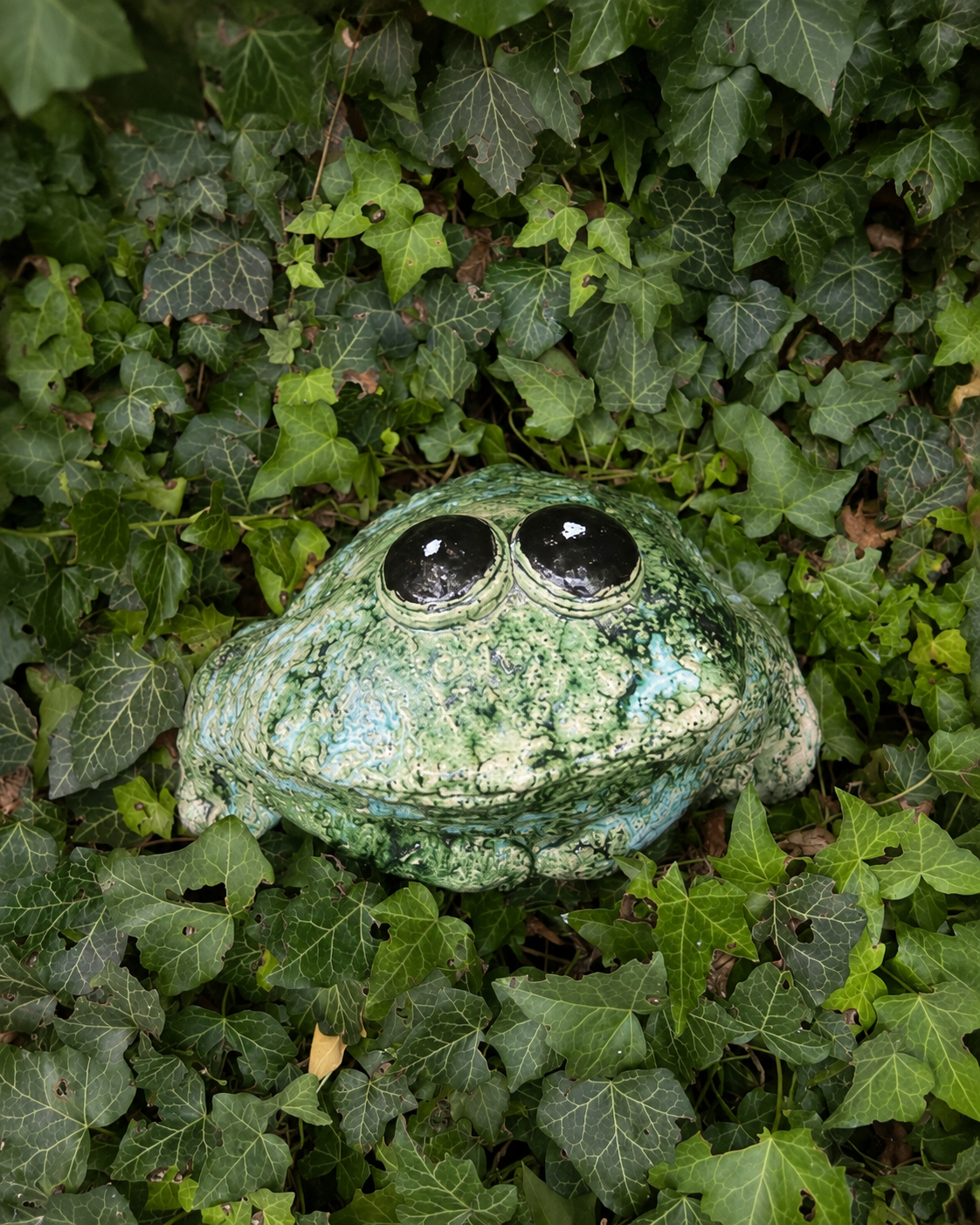 Żaba ceramiczna do ogrodu XL – ręcznie robiona figurka - obrazek 3